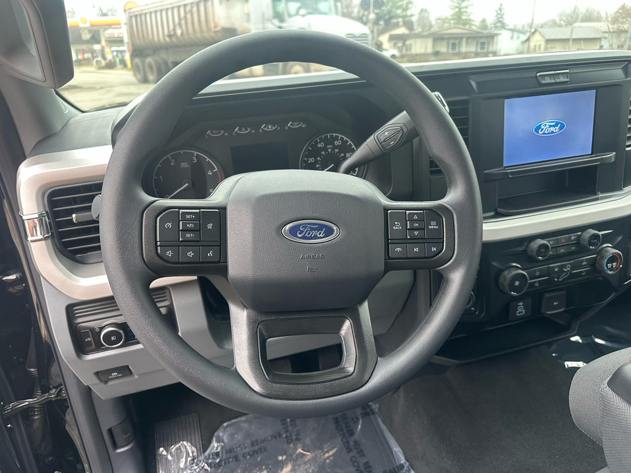 Ford F-250 SD XL Crew Cab 4WD 2026