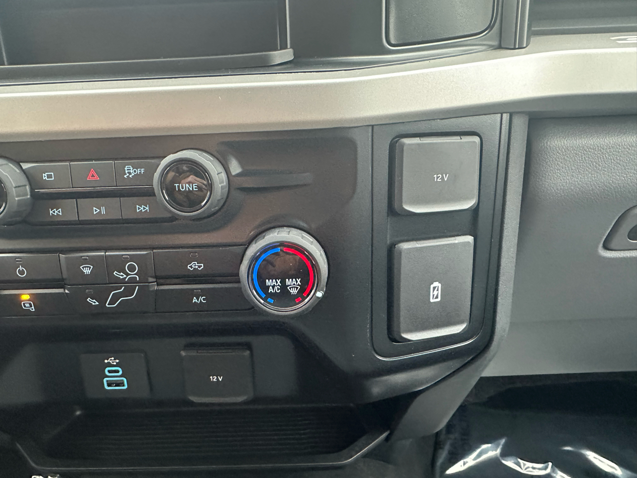 Ford F-250 SD XL Crew Cab 4WD 2026