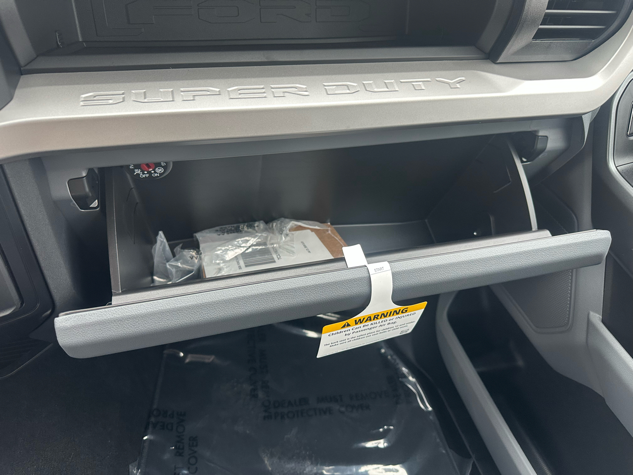 Ford F-250 SD XL Crew Cab 4WD 2026