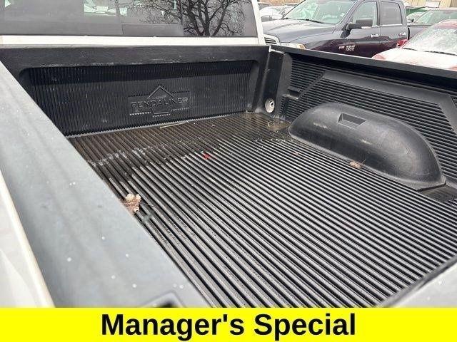 RAM 1500 SLT Crew Cab 4WD 2017