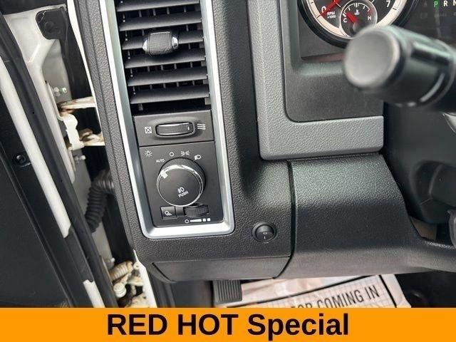 RAM 1500 SLT Crew Cab 4WD 2017