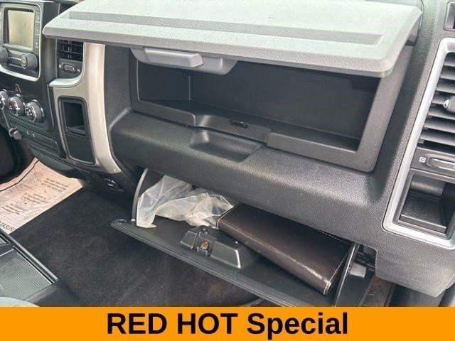 RAM 1500 SLT Crew Cab 4WD 2017