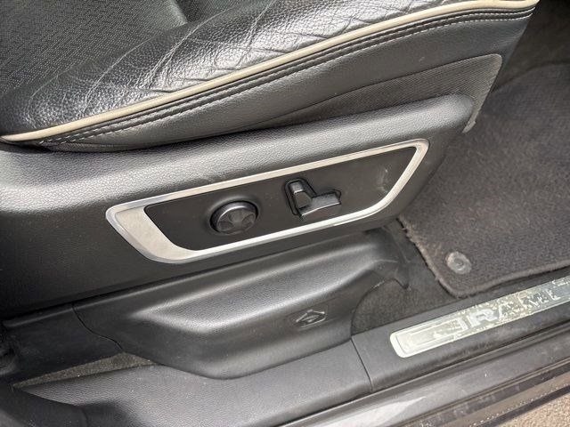 RAM 1500 Laramie Crew Cab 4WD 2020