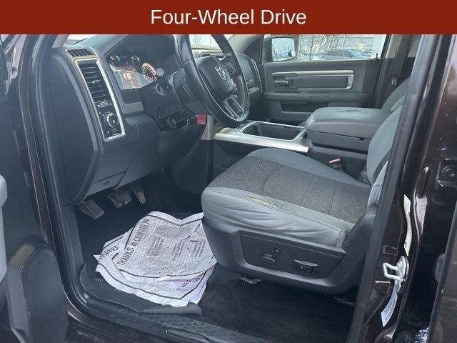 RAM 1500 SLT Crew Cab SWB 4WD 2017