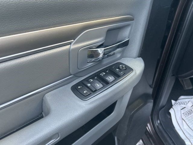 RAM 1500 SLT Crew Cab SWB 4WD 2017