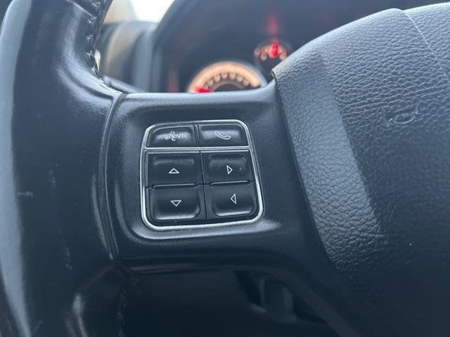 RAM 1500 SLT Crew Cab SWB 4WD 2017