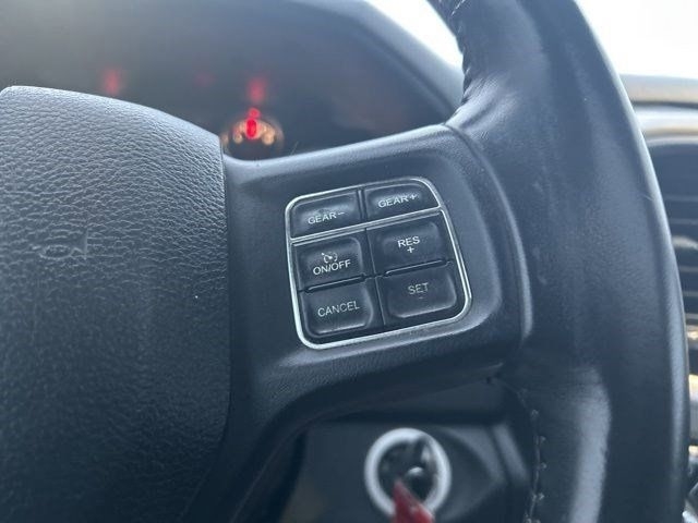 RAM 1500 SLT Crew Cab SWB 4WD 2017