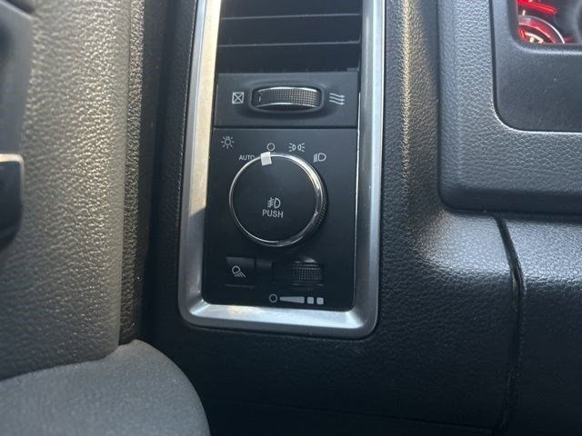 RAM 1500 SLT Crew Cab SWB 4WD 2017