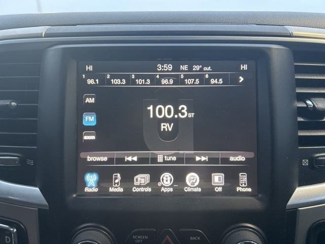 RAM 1500 SLT Crew Cab SWB 4WD 2017