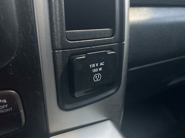 RAM 1500 SLT Crew Cab SWB 4WD 2017