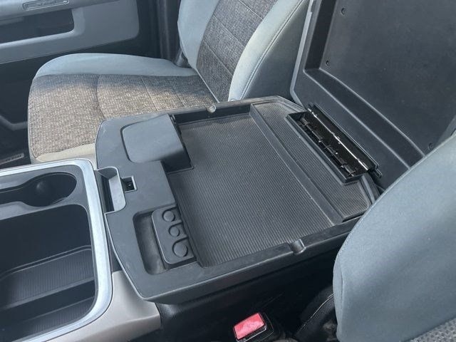 RAM 1500 SLT Crew Cab SWB 4WD 2017