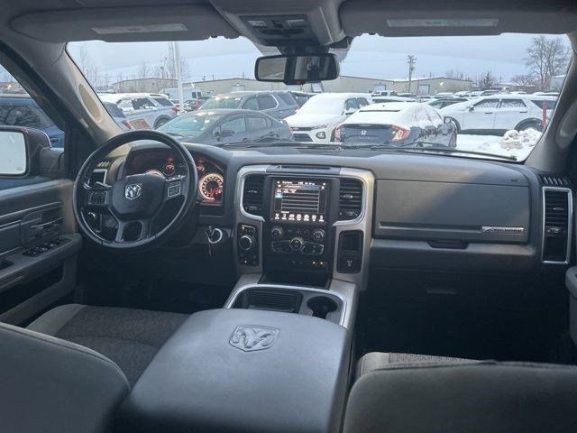 RAM 1500 SLT Crew Cab SWB 4WD 2017