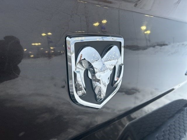 RAM 1500 SLT Crew Cab SWB 4WD 2017