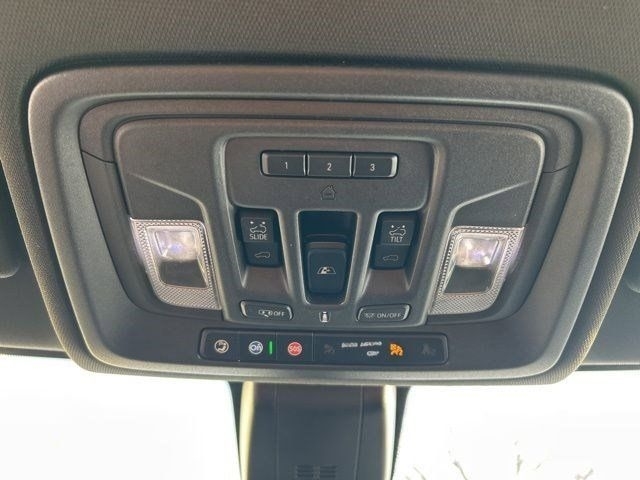 GMC Sierra 1500 AT4 Crew Cab 4WD 2020