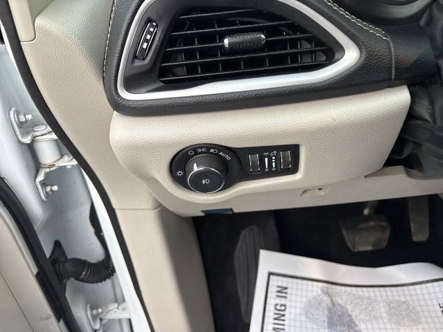 Chrysler Pacifica Hybrid Touring L 2022