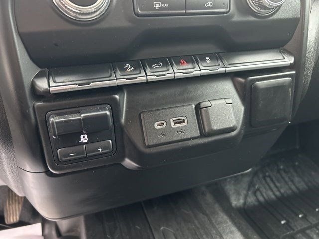 GMC Sierra 1500 Base Crew Cab 4WD 2021