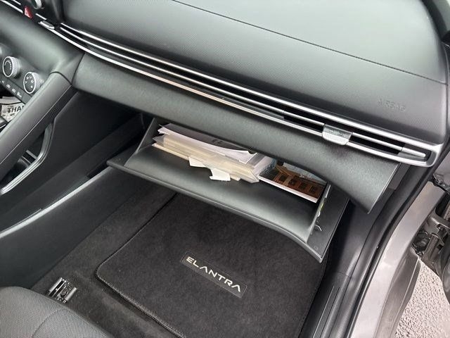 Hyundai Elantra SE 2023