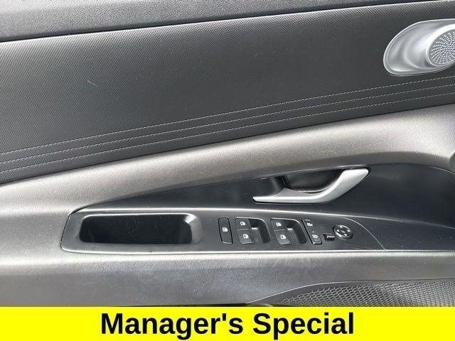 Hyundai Elantra SE 2023