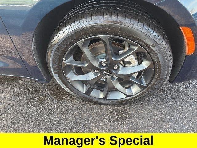 Chrysler Pacifica Limited AWD 2023