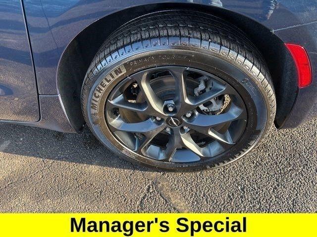 Chrysler Pacifica Limited AWD 2023