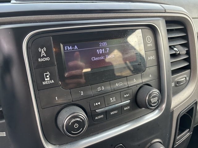 RAM 1500 Tradesman Quad Cab 4WD 2015