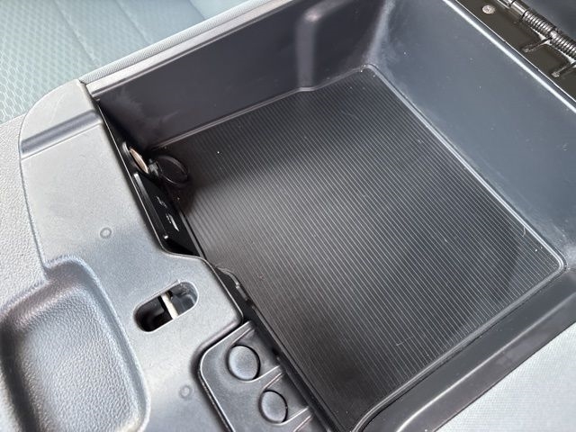 RAM 1500 Tradesman Quad Cab 4WD 2015