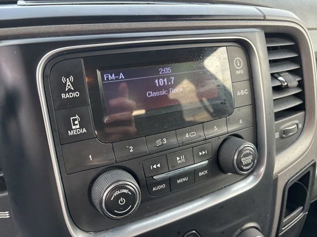 RAM 1500 Tradesman Quad Cab 4WD 2015