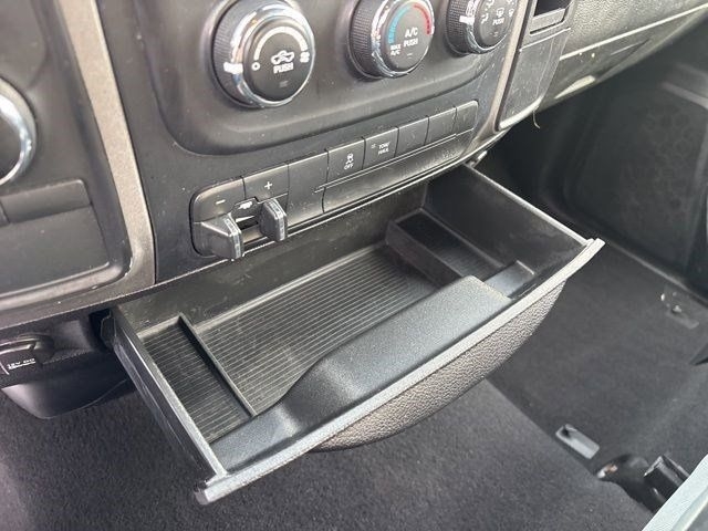 RAM 1500 Tradesman Quad Cab 4WD 2015