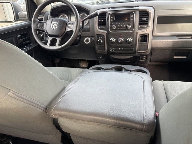 RAM 1500 Tradesman Quad Cab 4WD 2015