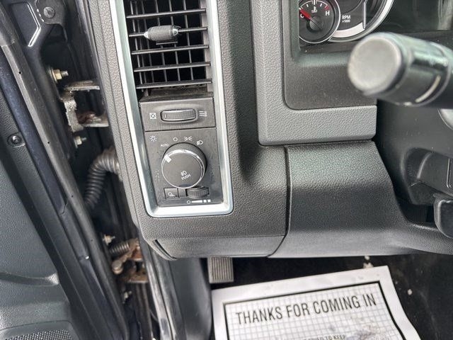 RAM 1500 SLT Crew Cab SWB 4WD 2017