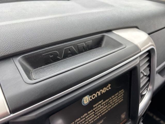 RAM 1500 SLT Crew Cab SWB 4WD 2017