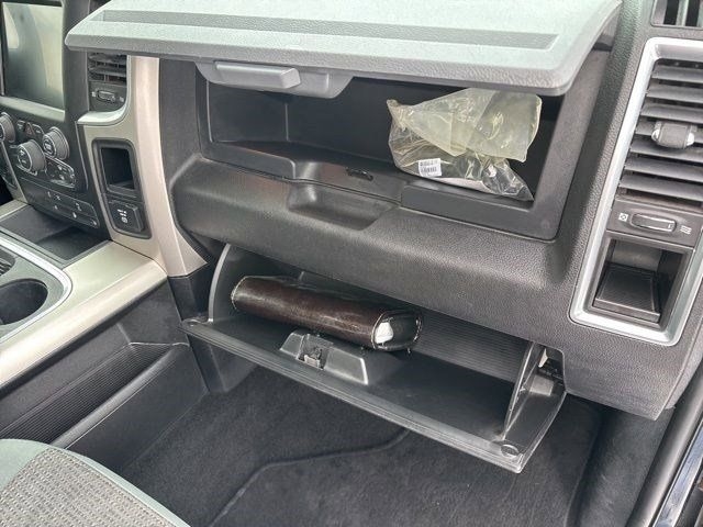 RAM 1500 SLT Crew Cab SWB 4WD 2017