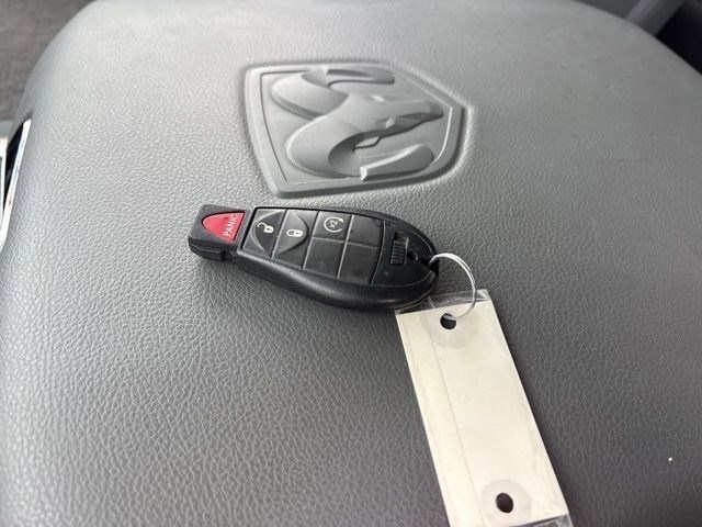 RAM 1500 SLT Crew Cab SWB 4WD 2017