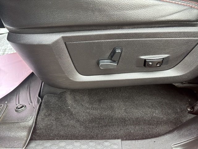 RAM 1500 Sport Crew Cab SWB 4WD 2016