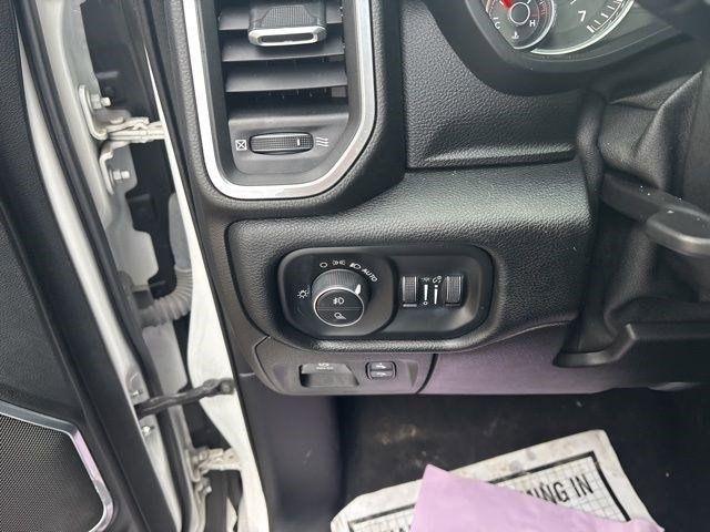 RAM 1500 Laramie Crew Cab 4WD 2021