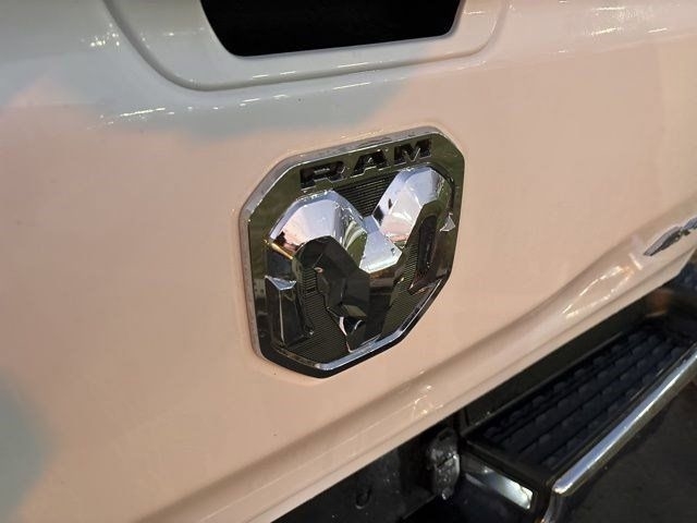 RAM 1500 Laramie Crew Cab 4WD 2022