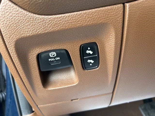 RAM 1500 Laramie Crew Cab SWB 4WD 2019