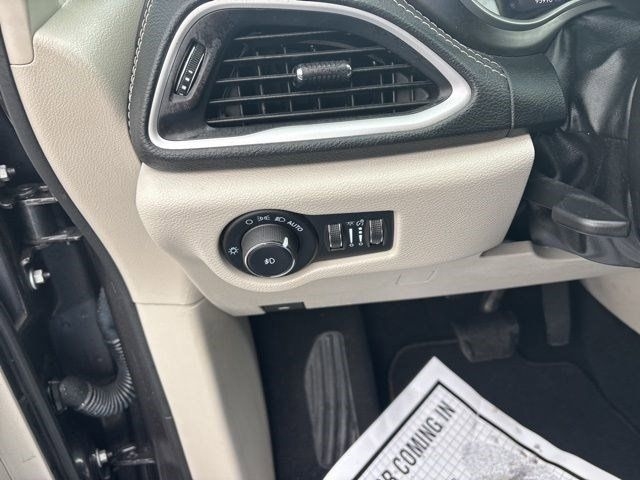 Chrysler Pacifica Hybrid Touring L 2022