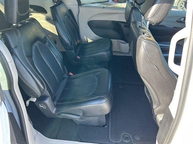 Chrysler Pacifica Touring L 2023