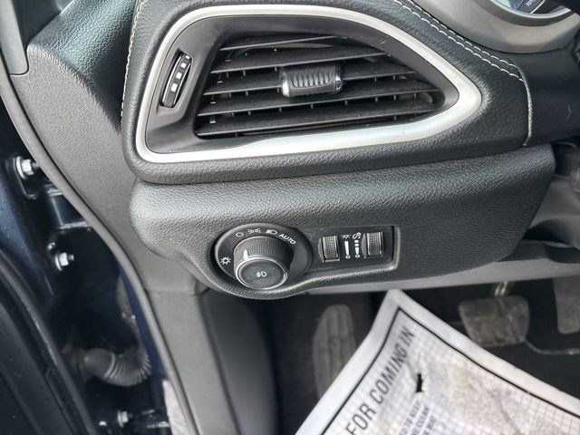 Chrysler Pacifica Touring 2024