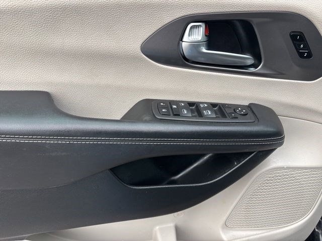 Chrysler Pacifica Touring L 2023