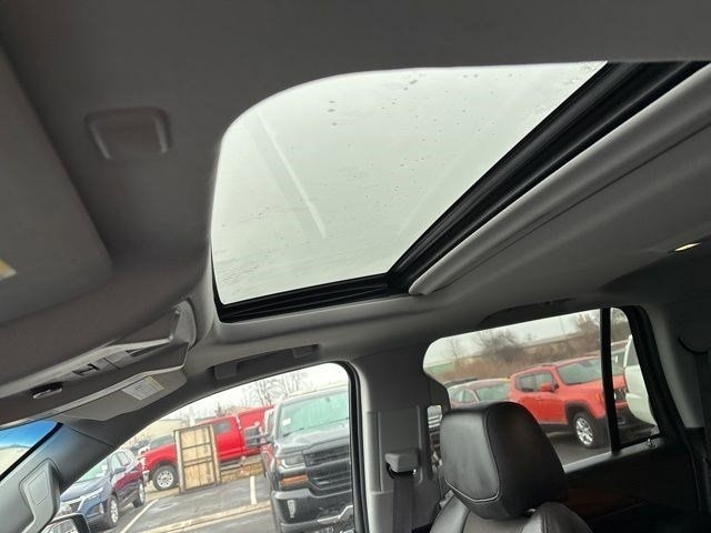 Cadillac Escalade Luxury 4WD 2017