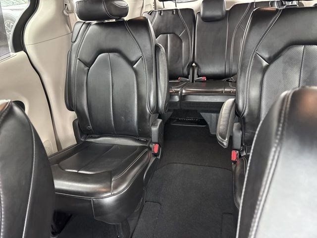 Chrysler Pacifica Touring L 2023