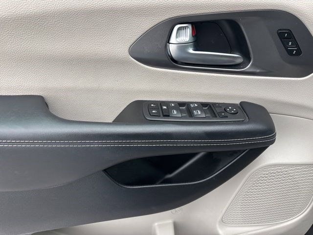 Chrysler Pacifica Touring L 2023