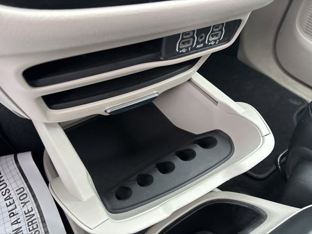 Chrysler Pacifica Touring L 2023