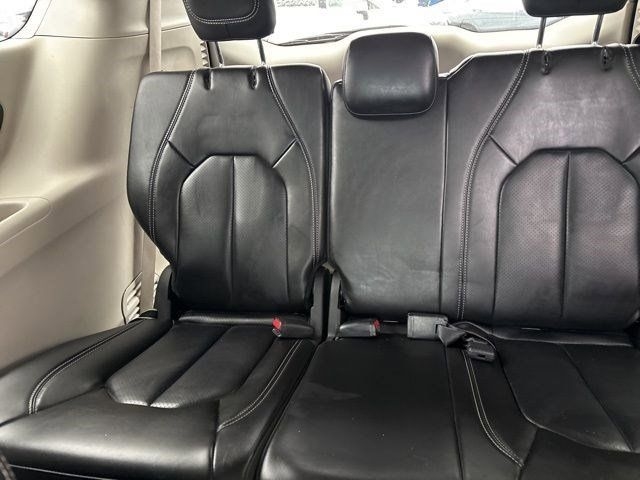 Chrysler Pacifica Touring L 2023