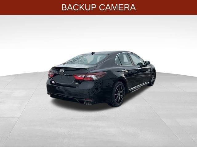 Toyota Camry SE 2022