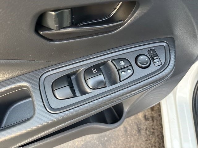 Nissan Versa S CVT 2025