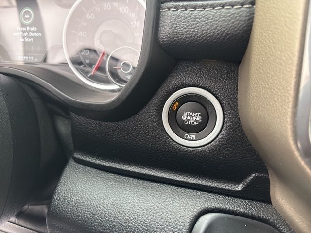 RAM 1500 Laramie Crew Cab SWB 4WD 2019