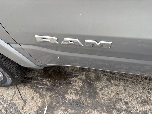 RAM 1500 Laramie Crew Cab SWB 4WD 2019